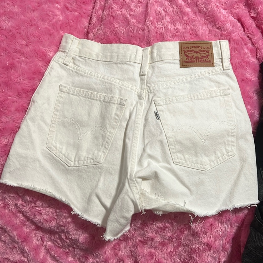 I am selling white levi's high waisted short its new never worn but no tags.
